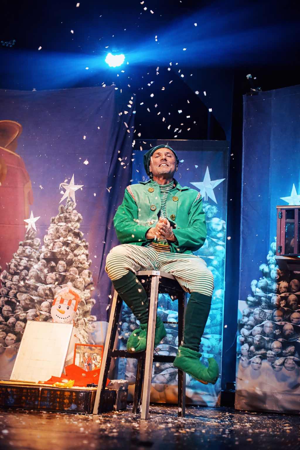 spettacolo di natale per scuole con elfo wilson teatro magia bambini